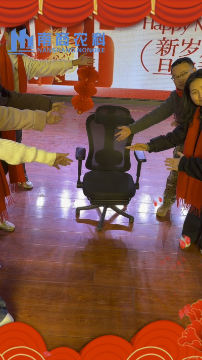 🎇 元旦快乐，温暖相伴 🎇时光匆匆，感恩 2025 年每一份支持与陪伴！从猪场到工厂，南商农科的成长，离不开每一位合作伙伴与家人的信赖！2026 年，我们将继续以贴心服务和硬核设备，陪您一路前行，养殖